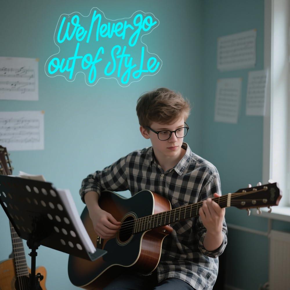 ป้ายไฟนีออน We Never Go Out Of - Neon Sign Party บทวิจารณ์และราคา